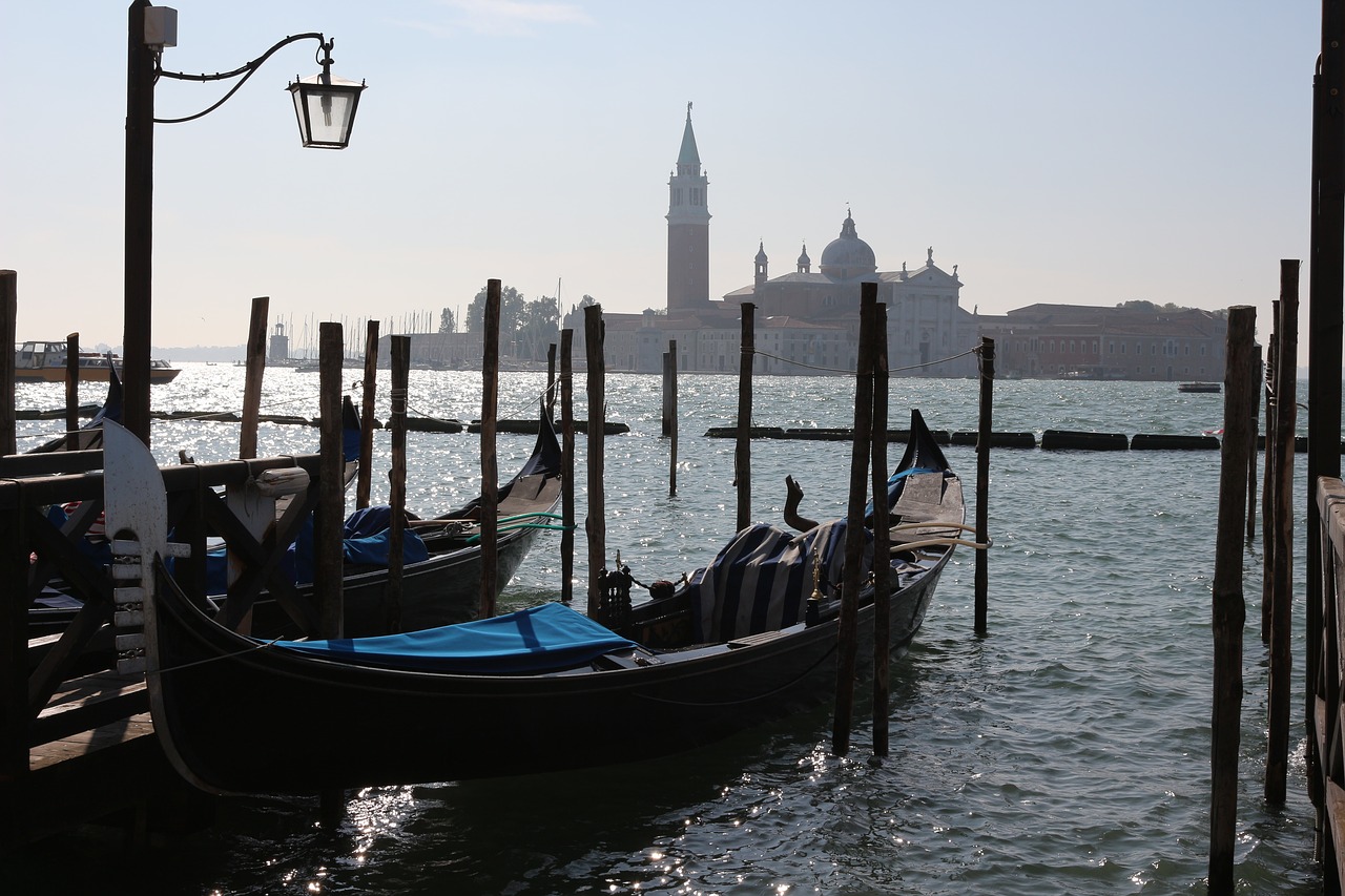Venecija, Lagūnas, Venecijos Gondola, Gondolos, Žibintas, Vandens Keliai, Italy, Venezija, Romantiškas, Nemokamos Nuotraukos