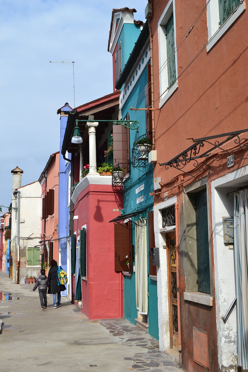 Venecija, Burano Sala, Italy, Burano, Spalvos, Spalvingi Namai, Gatvė, Namai, Prieplauka, Langai