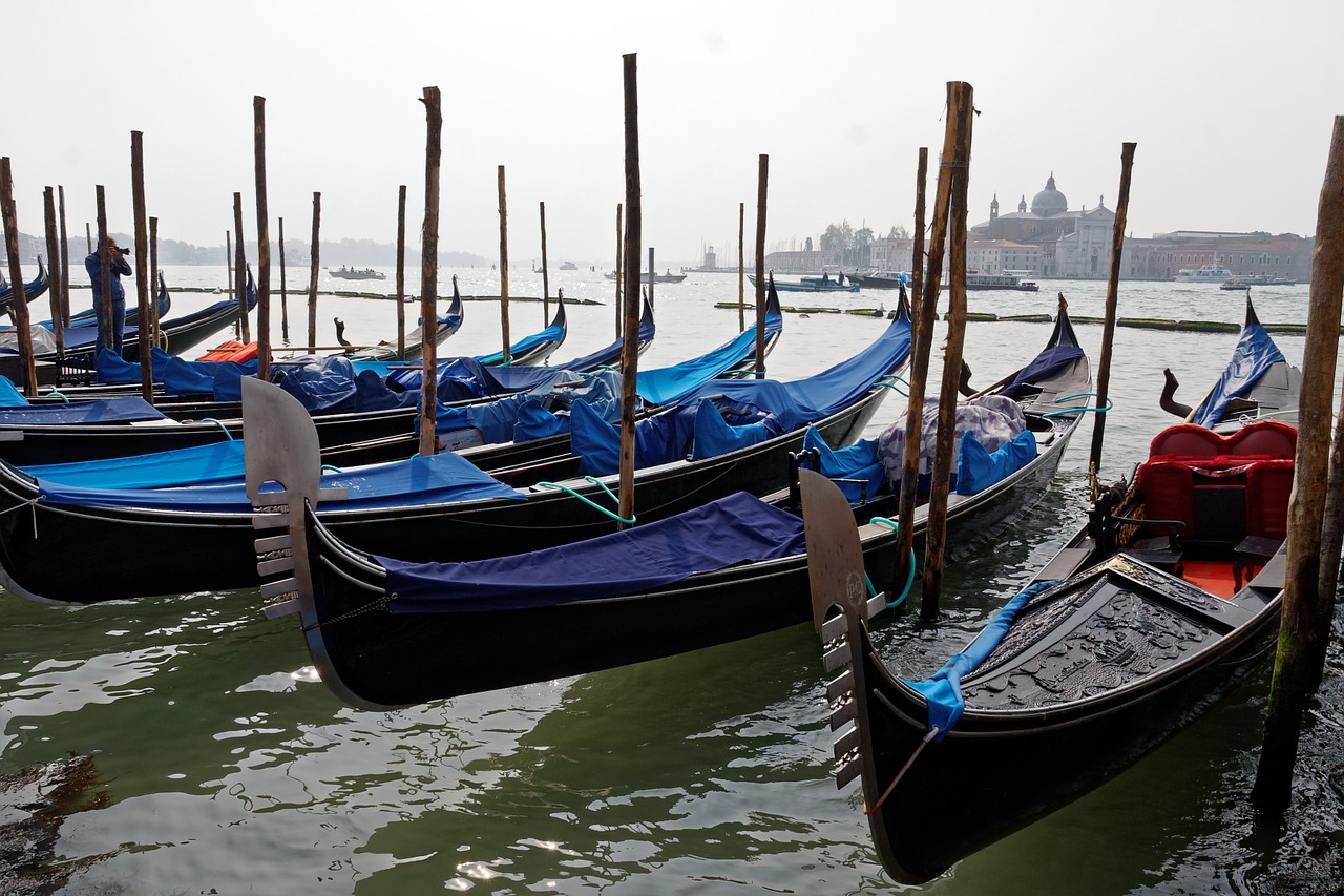 Venecija, Gondolos, Vanduo, Kanalas, Venezija, Italy, Canale Grande, Valtys, Vandens Kelias, Be Turistų