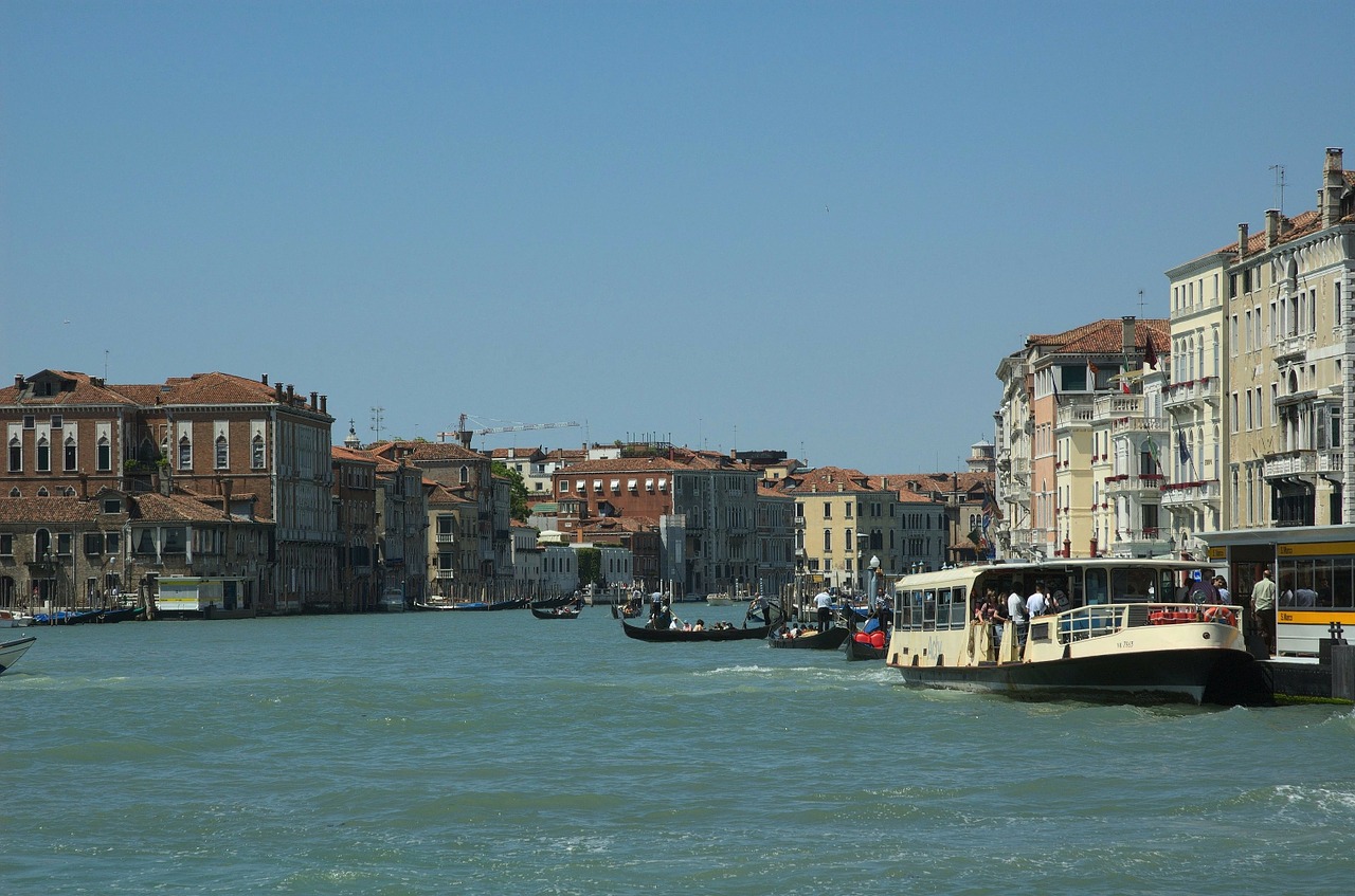 Venecija, Italy, Dangus, Debesys, Kanalas, Vandens Kelias, Valtys, Laivai, Pastatai, Architektūra