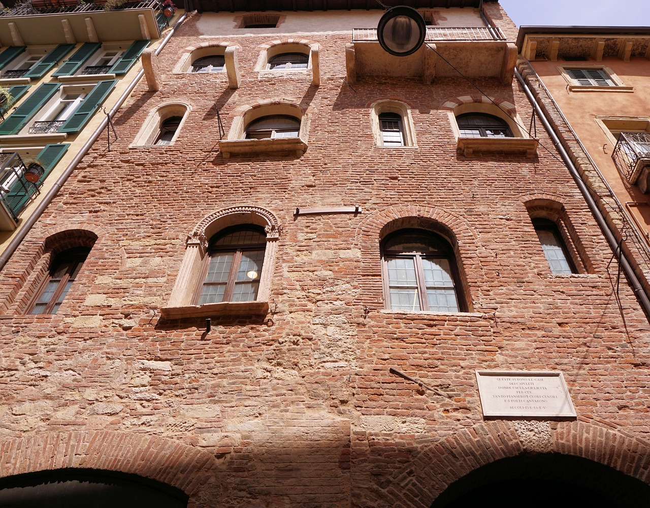 Verona, Italy, Casa Di Giulietta, Romeo Ir Džiulieta, Senamiestis, Pastatas, Istoriškai, Architektūra, Senas Pastatas, Namai