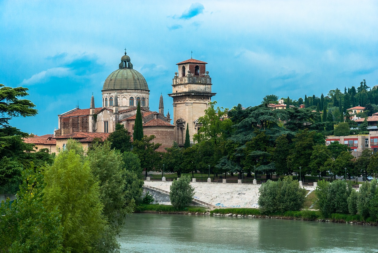 Verona, Saulė, Atostogos, Debesys, Dangus, Kraštovaizdis, Vasara, Oras, Akmenys, Mėlynas