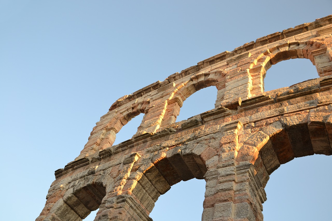 Verona, Arena, Akmuo, Arka, Dangus, Kolosas, Amfiteatras, Apvali Arka, Akmeninė Siena, Romėnų