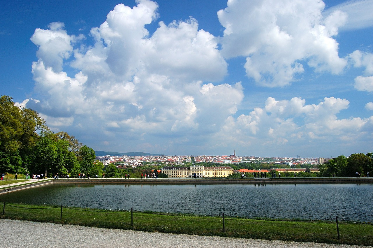 Vienna, Schönbrunn, Pilies Parkas, Gloriette, Vaizdas, Turistai, Vaikštynės, Mėlynas Dangus, Debesys, Nemokamos Nuotraukos