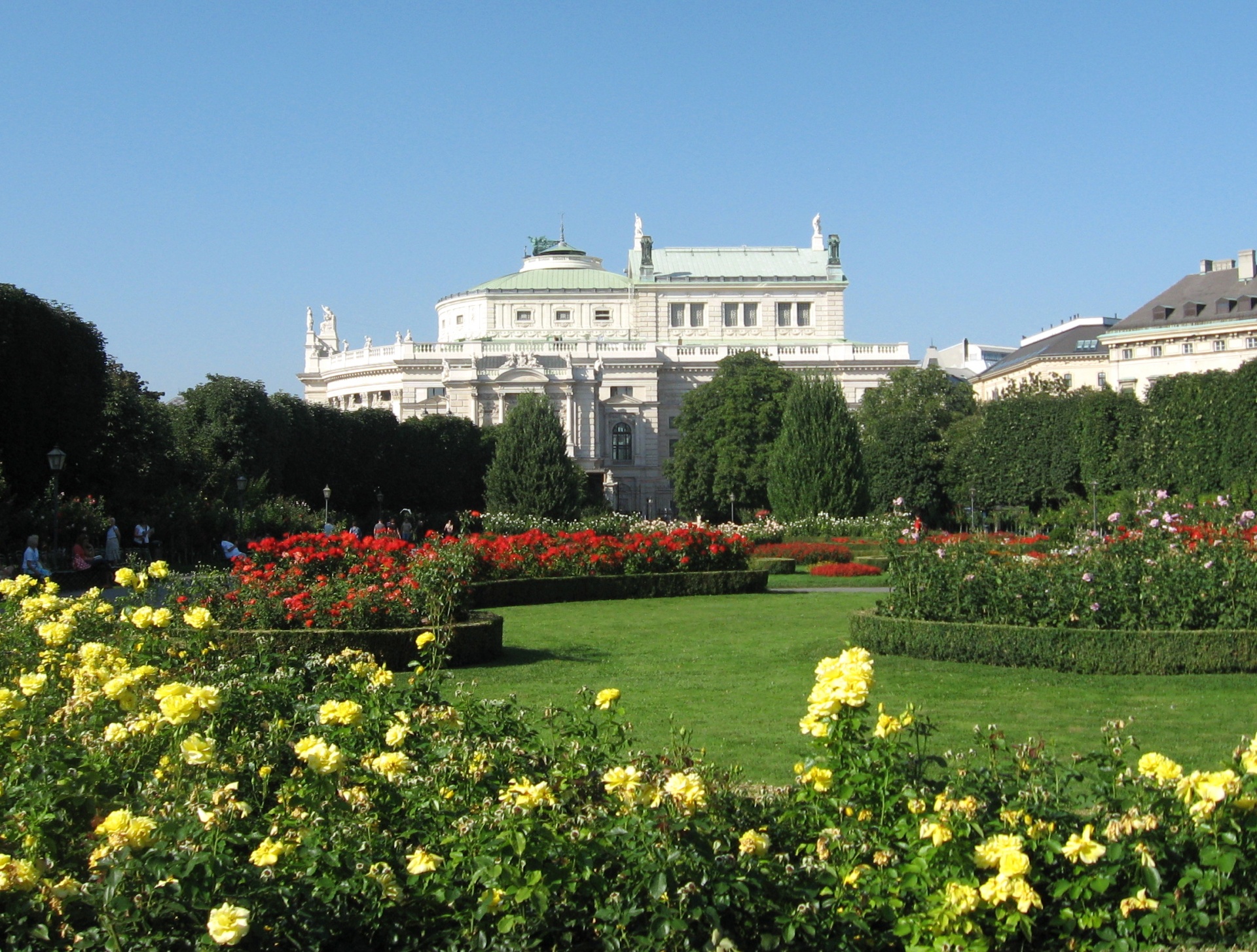 Vienna,  Wien,  Austria,  Volksgarten,  Sodas,  Žmonės,  Rožės,  Gėlės,  Raudona,  Geltona