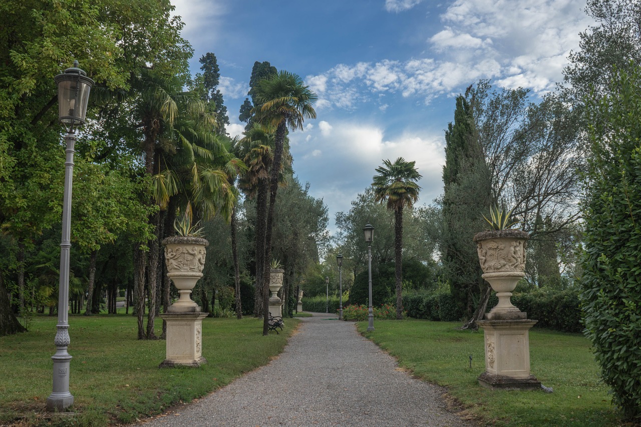 Vila Kortinas, Sirmione, Takas, Sodas, Statulos, Skulptūros, Gamta, Italy, Dangus, Žalias