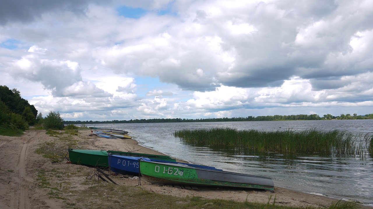 Volga, Rusija, Upė, Vanduo, Dangus, Debesys, Gamta, Kraštovaizdis, Papludimys, Valtis