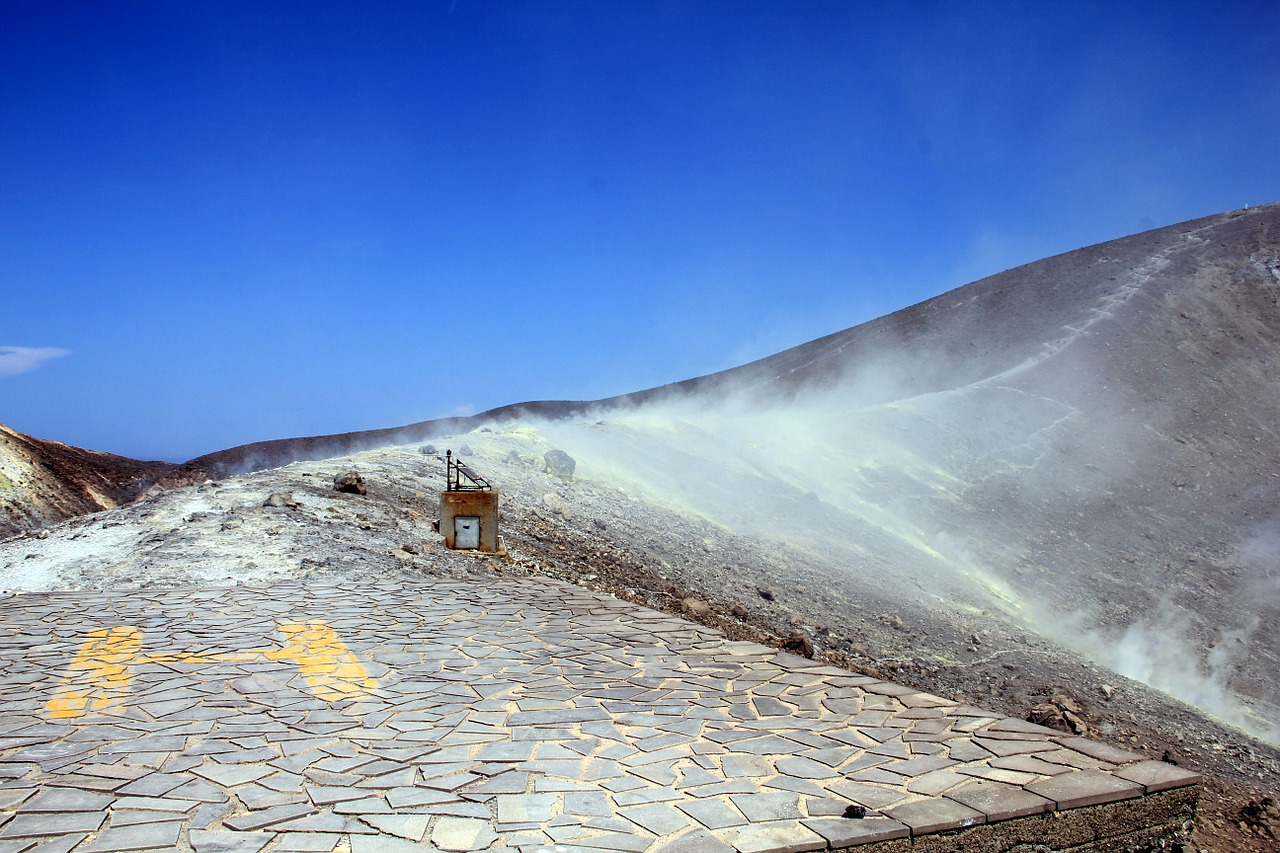 Vulcano, Aeolian Salos, Sieros Laukas, Kraterio Ratukas, Fumarolis, Garai, Nuodingos Dujos, Nemokamos Nuotraukos,  Nemokama Licenzija