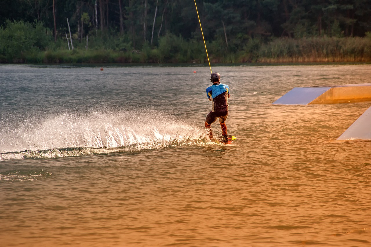 Vandens,  Sportas,  Vandens Sportas,  Wakeboard,  Laisvalaikis,  Ežeras,  Veiksmų,  Švirkšti,  Greitis,  Sportininkas