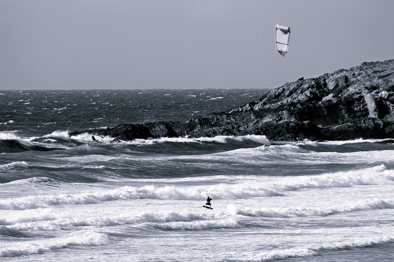 Vandenys,  Jūra,  Surf,  Pakrantės,  Bangų,  Vėjo Banglenčių,  Jėgos Aitvarų Sportas,  Britannia,  Newquay,  Cornwall Juodai-Balta Fotografija