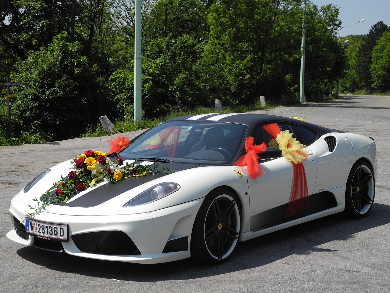 Vestuvių Automobilis, Automatinis, Ferrari, Vestuvės, Gėlių Dekoracijos, Balta, Nemokamos Nuotraukos,  Nemokama Licenzija