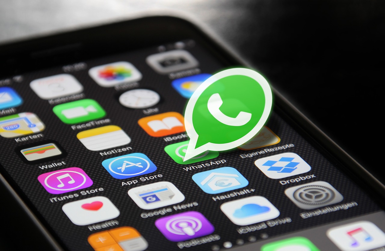 Whatsapp, Iphone, Pradinis Ekranas, Ios, Telefonas, Išmanusis Telefonas, Apps, Nemokamos Nuotraukos,  Nemokama Licenzija