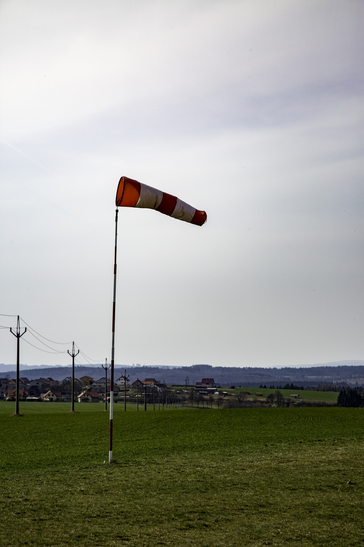 Oras,  Aerodromas,  Oro Uostas,  Anemometras,  Aviacija,  Maišas,  Pučia,  Mėlynas,  Debesis,  Kūgis