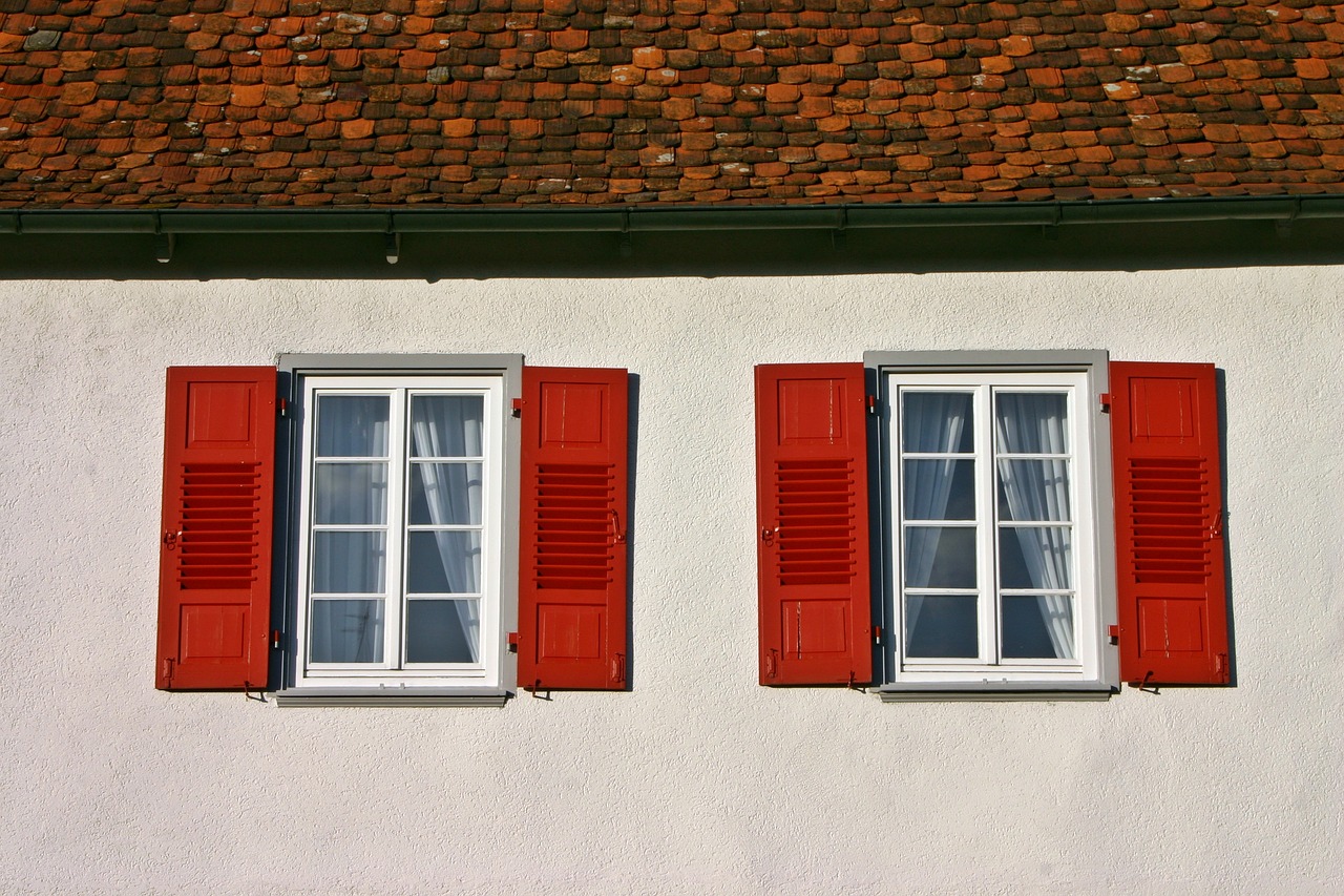 Langas, Namai, Pastatas, Istoriškai, Stogas, Plytelės, Raudona, Spalvinga, Langinės, Architektūra