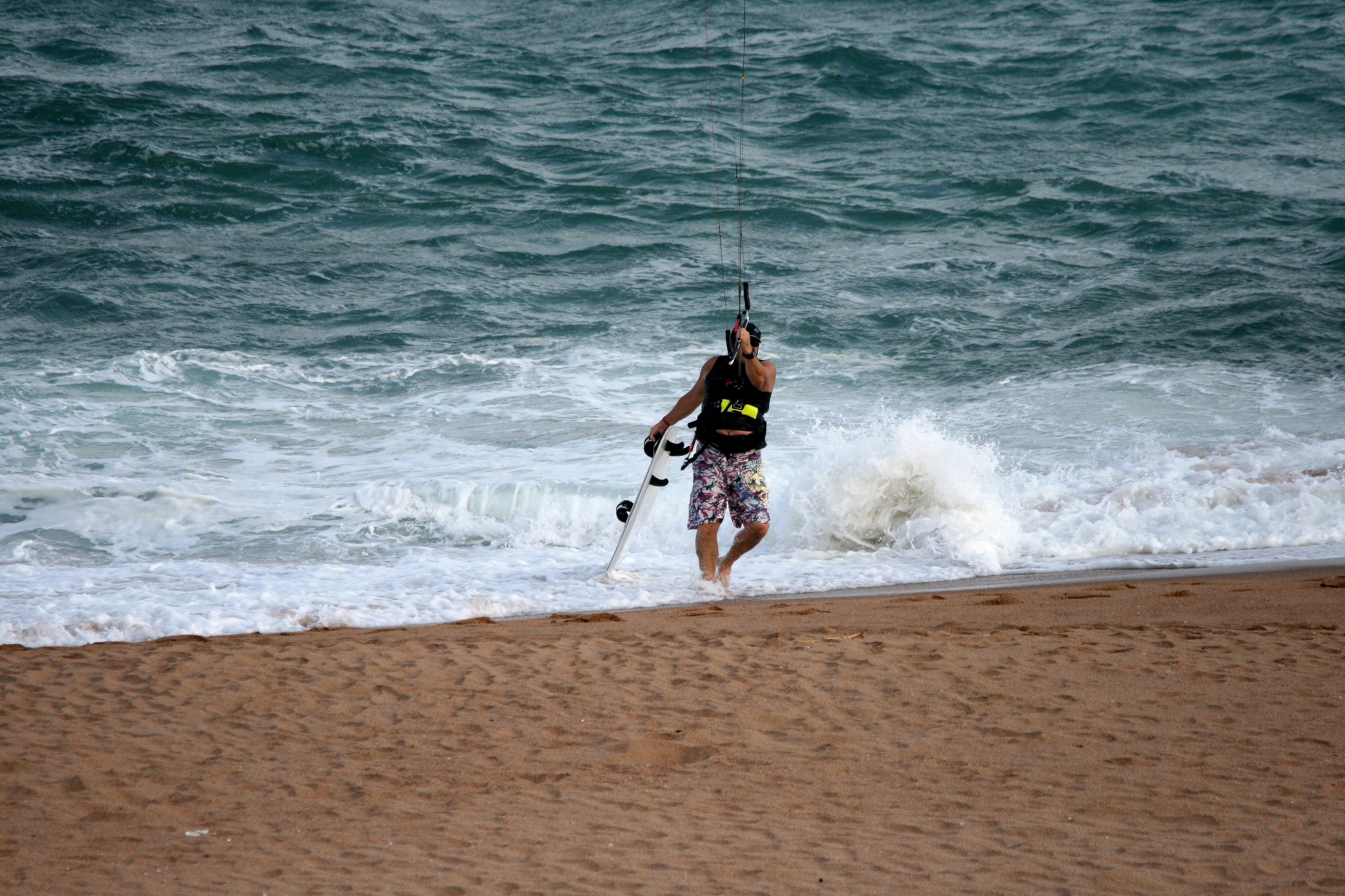 Jūra,  Vanduo,  Vandenynas,  Bangos,  Cresting,  Balta,  Putos,  Burlenčių Sportas,  Kranto Linija,  Windsurfer Prie Jūros Pakraštyje