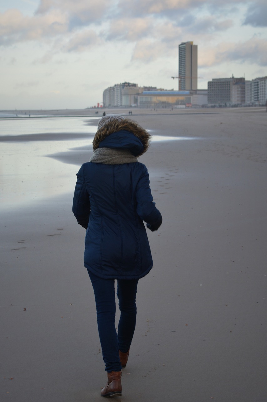 Žiema, Žiemos Drabužiai, Vaikščioti Paplūdimyje, Moteris, Striukė, Žmonės, Gaubtas, Papludimys, Oostende, Nemokamos Nuotraukos