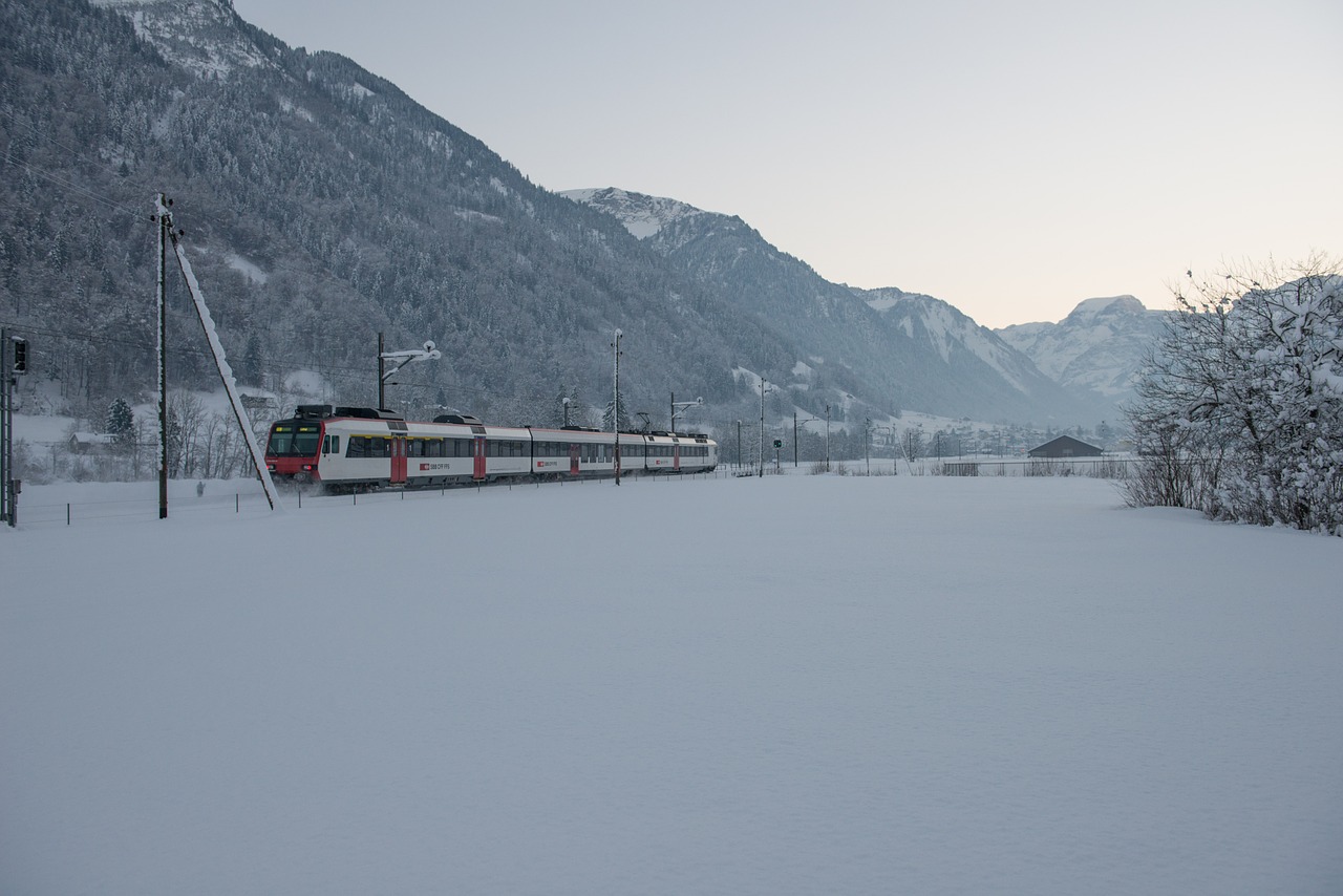 Žiema, Traukinys, Geležinkelis, Sniegas, Atrodė, Šveicarija, Alpių, Kalnai, Žiemos Magija, Kontaktinis Tinklas