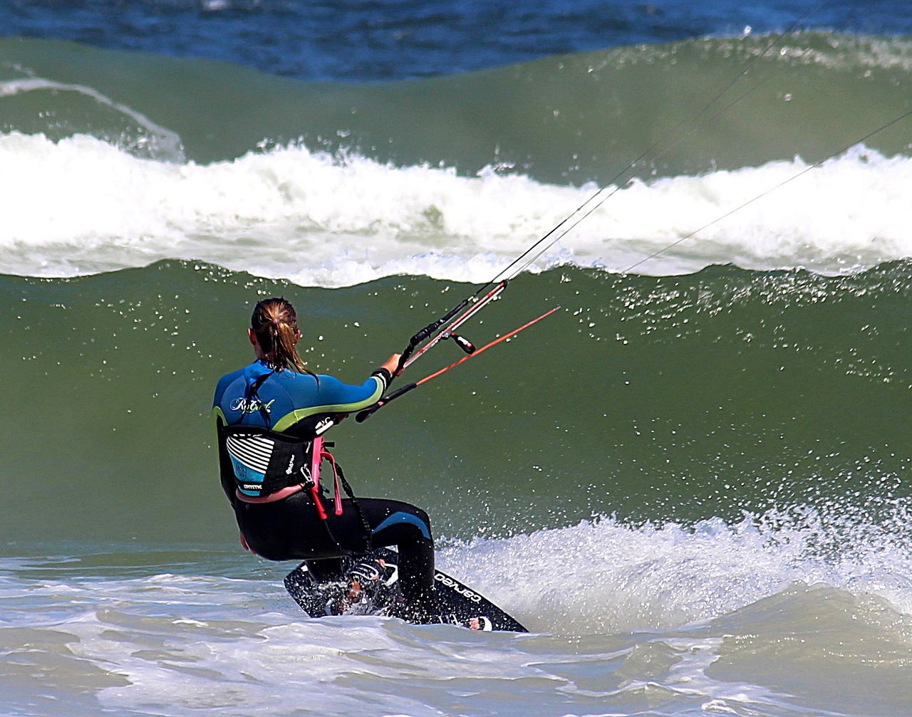 Moteris, Kiting, Banga, Vandenynas, Jūra, Papludimys, Vandens Sportas, Aitvaras, Žmogus, Sportas