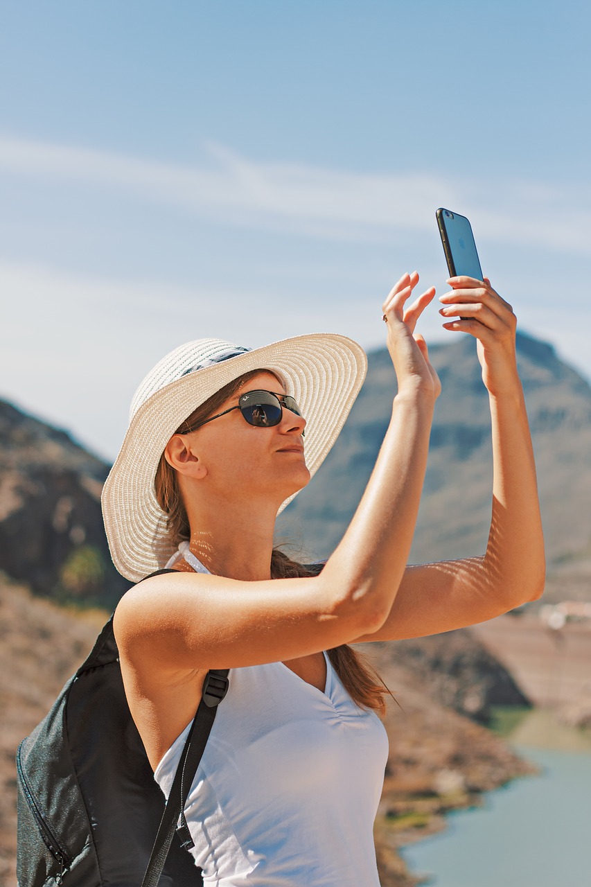 Moteris, Jauna Moteris, Ekskursija, Šventė, Gran Canaria, Kanarų Salos, Skrybėlę, Telefonas, Mobilusis Telefonas, Autoportretas