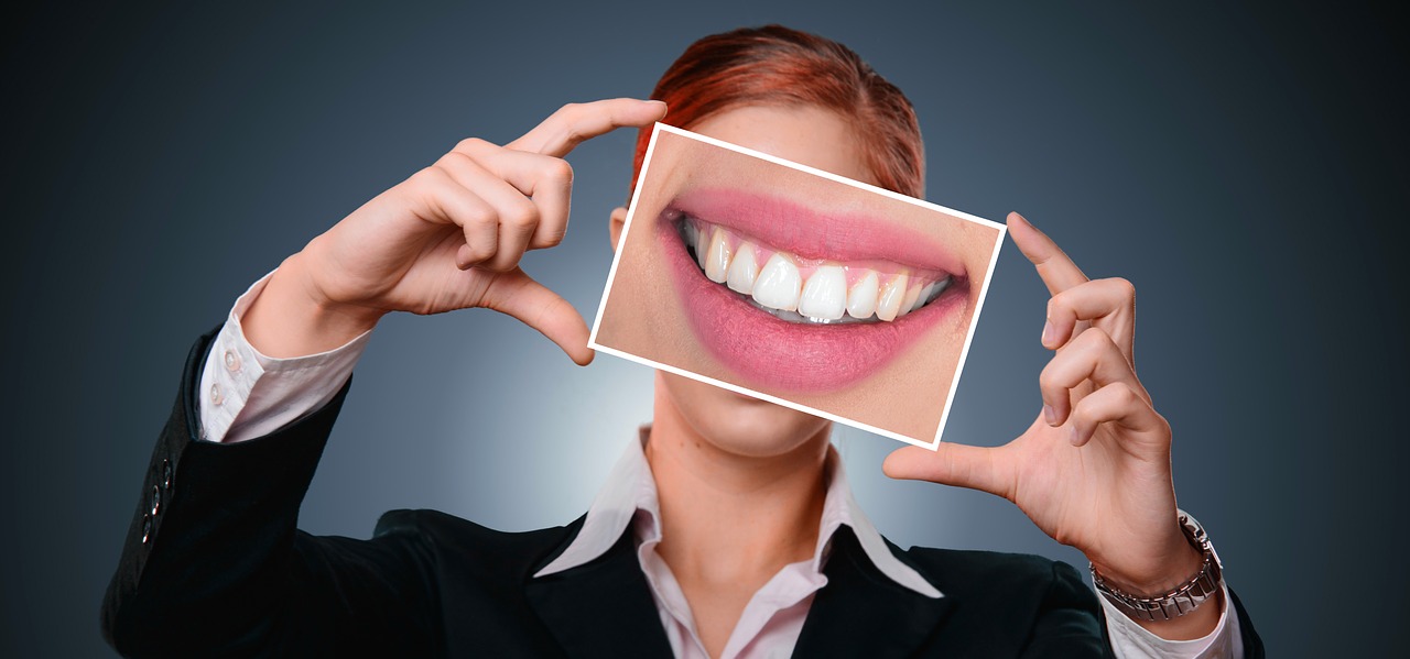 Moteris,  Smile,  Dantis,  Sveikata,  Burna,  Dantų Priežiūra,  Odontologas,  Dantys,  Pristatymas,  Verslininkė