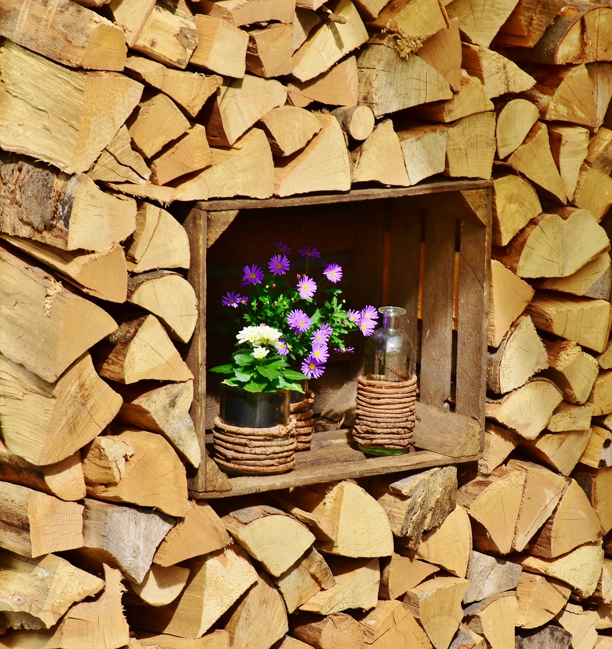 Mediena,  Holzstapel,  Sienelę,  Medis,  Miškai,  Fasadas,  Išraiška,  Hauswand,  Apdaila,  Langas