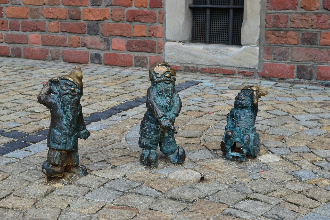Wrocław, Krasnal, Figūrėlė, Skulptūra, Ornamentas, Humoristinis, Vaikinas, Gatvė, Lenkija, Mažas Žmogus