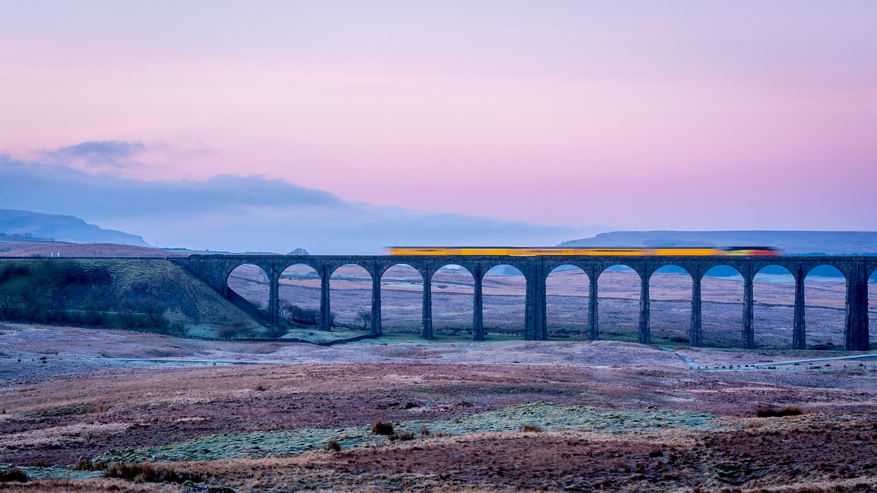 Jorkšyro Dalai, Jorkšyras, Ribabiedo Viadukas, Viadukas, Traukinys, Saulėtekis, Šaltas, Šaltis, Dales, Anglija