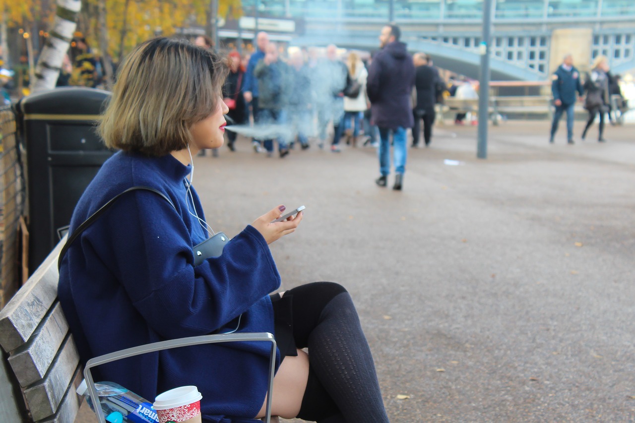 Jauna Moteris, Sėdi, Stendas, Rūkymas, Londonas, Menas, Fotografija, Portretai, Anglija, Miestas