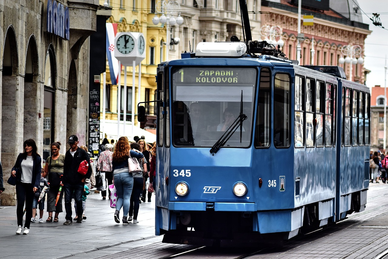 Zagrebas, Tramvajus, Miestas, Tramvajų Takai, Viešasis Transportas, Gatvė, Apsipirkimas, Nemokamos Nuotraukos,  Nemokama Licenzija