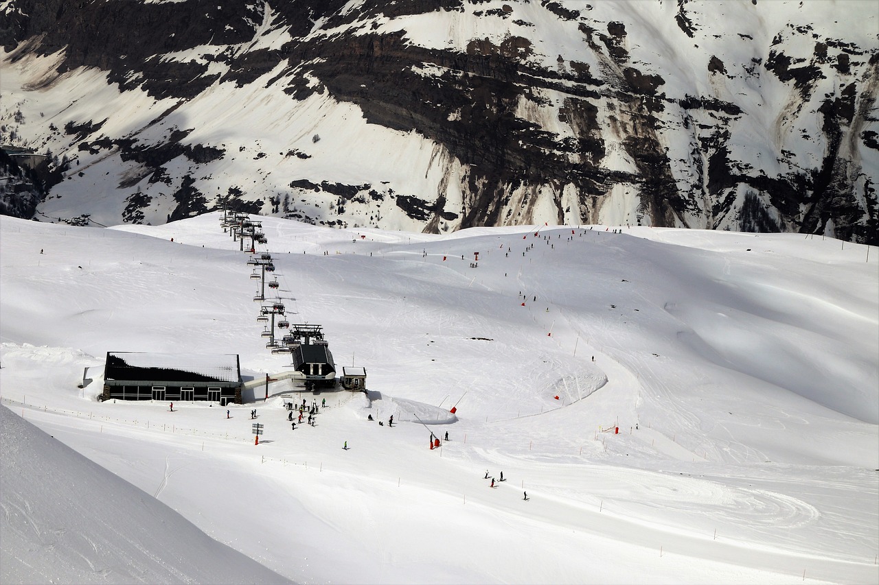 Zermatt,  Šveicarija,  Sniegas,  Žiemos,  Kalnų,  Šalto,  Didelis,  Gydymas,  Slidinėjimo Kurortas,  Speedway