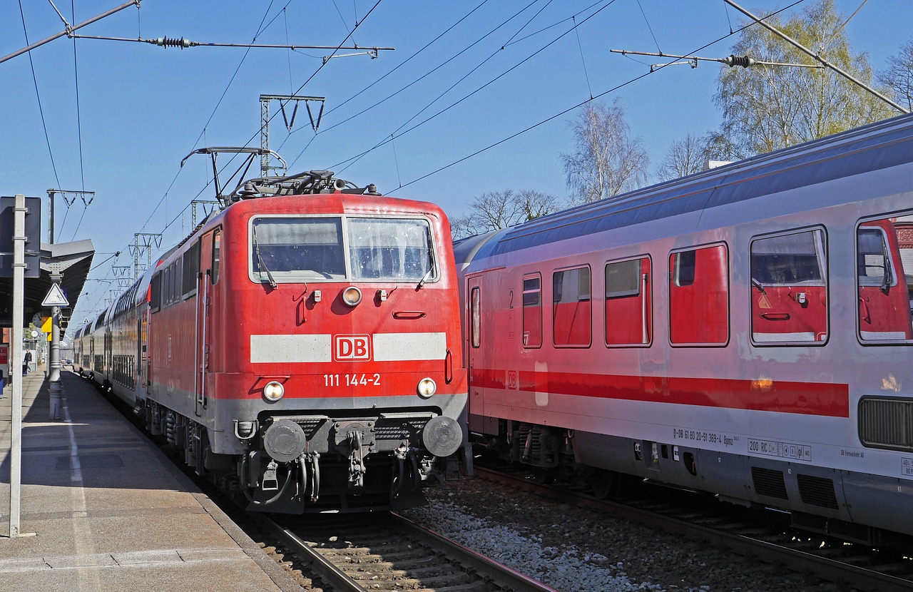 Zugbegegenung, Platforma, Regioninė-Express, Tarpmiestiniai, Tuščia Hbf, Traukinys, Geležinkelis, Transporto Sistema, Geležinkelio Linija, Elektrinis Lokomotyvas