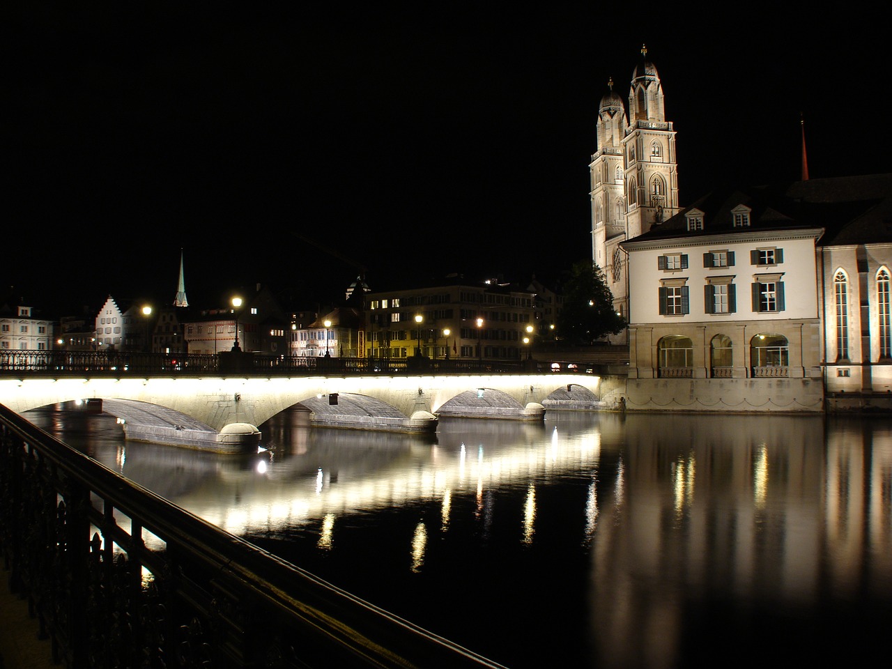 Zurich, Grossmünster, Münster Bridge, Ilga Ekspozicija, Nemokamos Nuotraukos,  Nemokama Licenzija