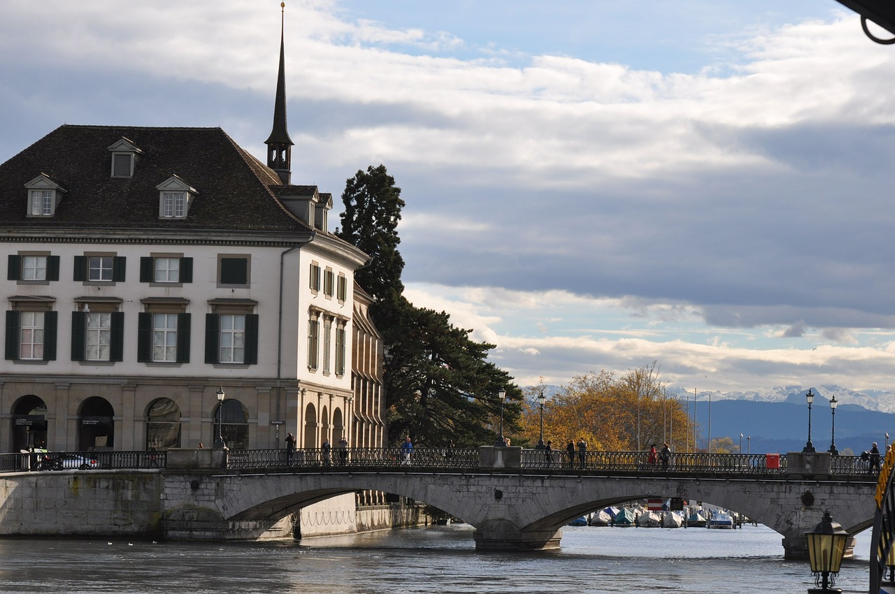 Zurich, Upė, Tiltas, Šveicarija, Miestas, Senas, Architektūra, Vanduo, Swiss, Kelionė