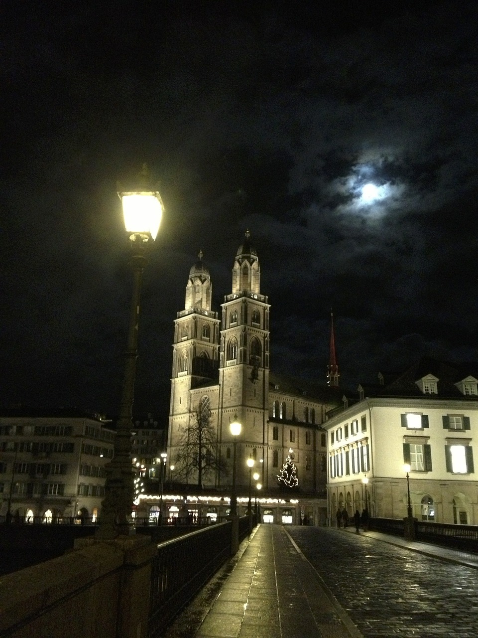 Zurich, Grossmünster, Naktis, Bažnyčia, Nemokamos Nuotraukos,  Nemokama Licenzija