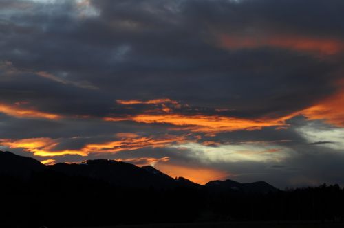 Afterglow, Saulėlydis, Kalnai