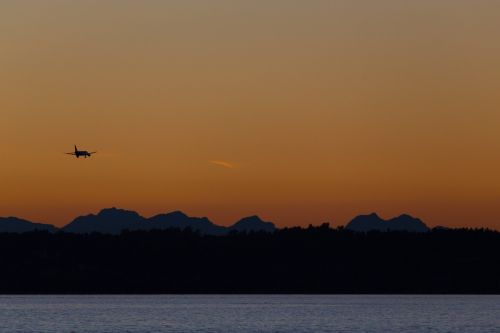 Lėktuvas, Vakaras, Saulėlydis, Vandenynas, Vanduo, Skrydis, Kelionė, Aviacija, Dangus, Lėktuvas, Oras, Kelionė, Orlaivis, Gabenimas, Twilight, Dusk, Siluetai, Kalnų