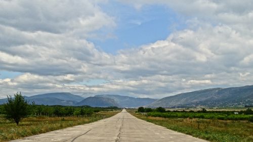 Oro Uostas, Senas, Mostar, Skrydis