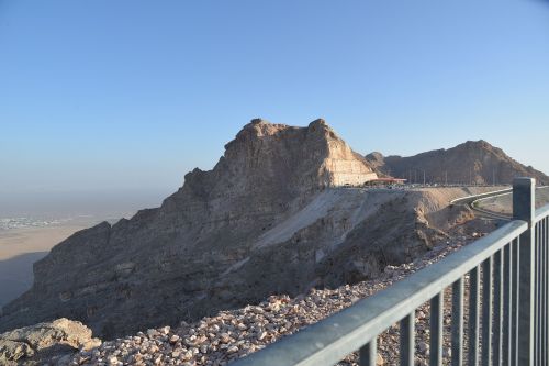Al Ain, Kalnas, Geležinkelis, Mėlynas Dangus