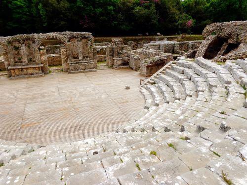 Albany, Butrint, Kelionė, Romėnų Amfiteatras