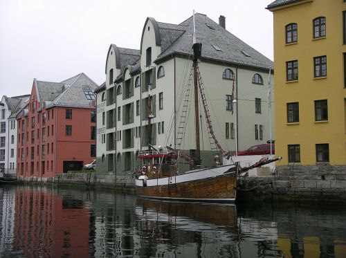 Alensund, Kanalai, Medinė Valtis, Norvegija