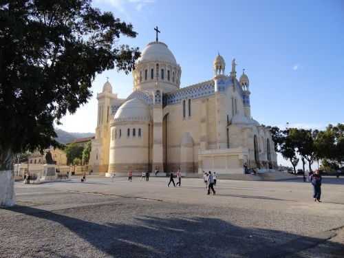 Alžyras, Šventykla, Bažnyčia