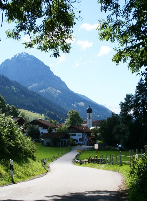 Allgäu, Schöllang, Kaimas, Alpių, Kalnai, Kraštovaizdis, Bergdorf, Šventė, Bažnyčia, Bažnyčios Bokštas, Rubihornas, Kalnų Peizažas, Oberallgäu, Vasara, Bokštas, Idilija