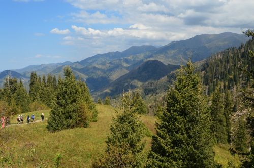 Almaty, Gamta, Kalnas