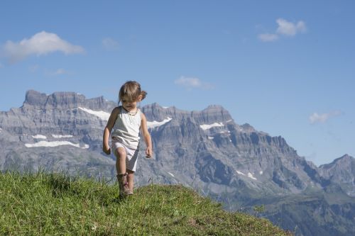 Alp, Glarus Kantonas, Kalnai, Glarus, Mergaitė, Glarus Alps, Šveicarija, Gamta, Glärnisch, Vaikas