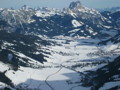 Alpių, Tyrol, Tannheimertal, Žiema, Raudona Flühe, Gimpelis
