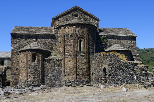 Aukštas Empordà, Klebonų Dvasininkai, Romanesque, Katalonija