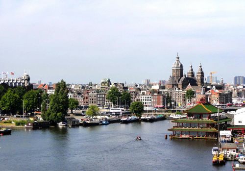 Amsterdamas, Miestas, Pastatai, Panorama, Architektūra, Įlanka, Uostas, Vanduo, Valtys, Laivai, Apmąstymai, Medžiai, Lauke, Vasara, Pavasaris, Miesto