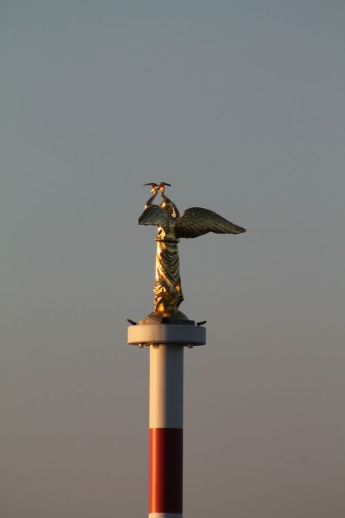 Angelas, Statula, Uostas