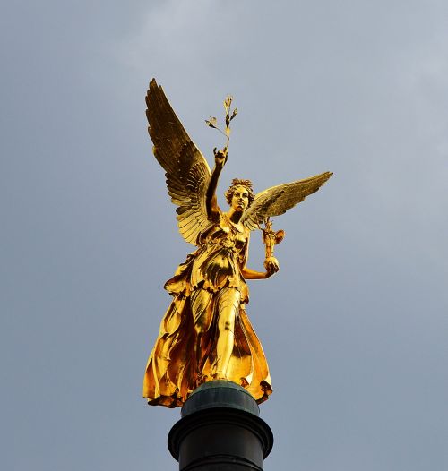 Ramybės Angelas, Paauksuotas, Munich, Ramstis, Statula