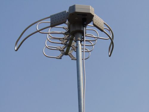 Antena, Uhf, Vhf, Dangus, Televizija, Signalas, Transliuoti, Kanalas, Nešiojamas, Bendrauti, Komunikacija, Siųstuvas, Dažnumas, Technologija, Mėlynas, Kabelis, Metalas, Banga, Tv, Stotis, Transliavimas